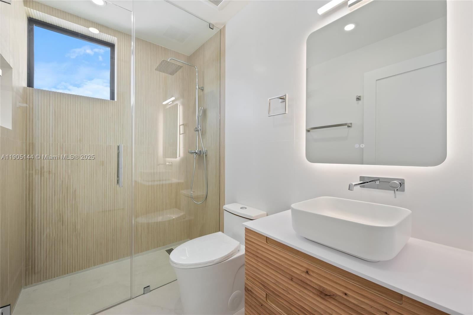 2127 SW 11th Ter Miami, FL 33135