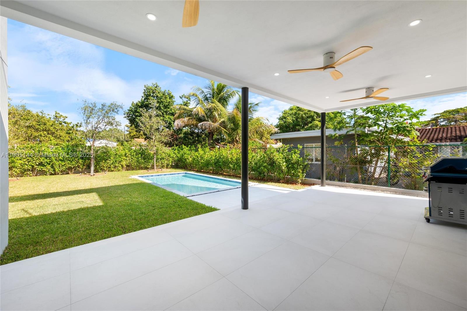 2127 SW 11th Ter Miami, FL 33135