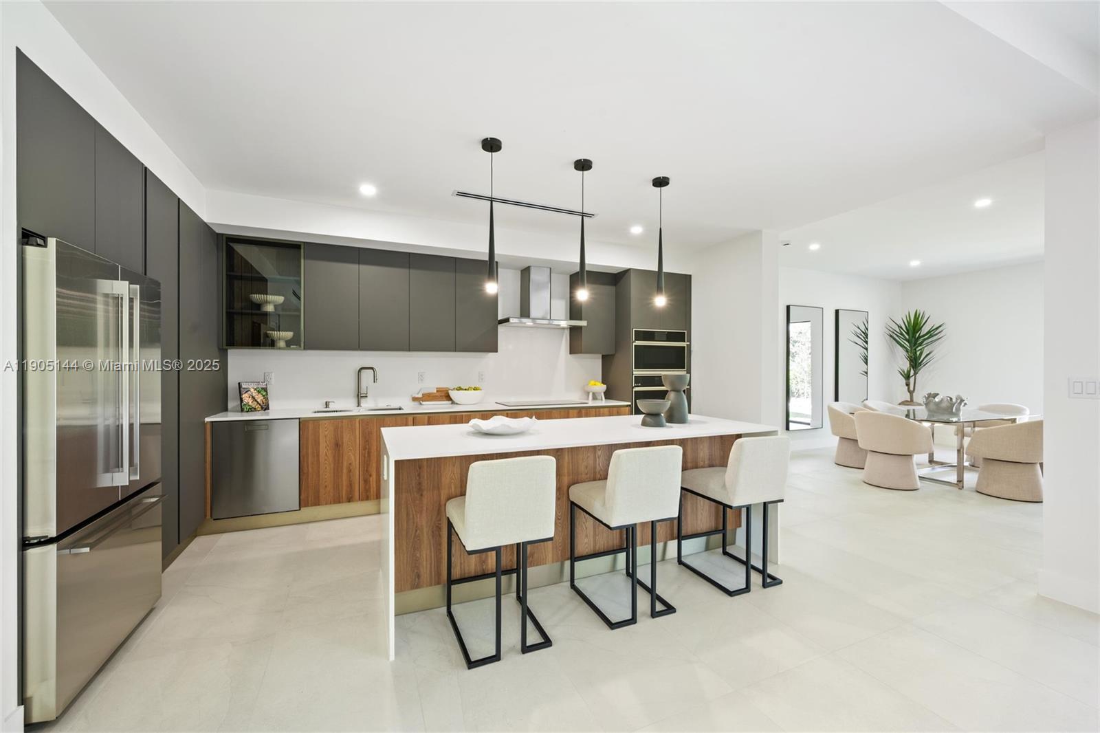 2127 SW 11th Ter Miami, FL 33135