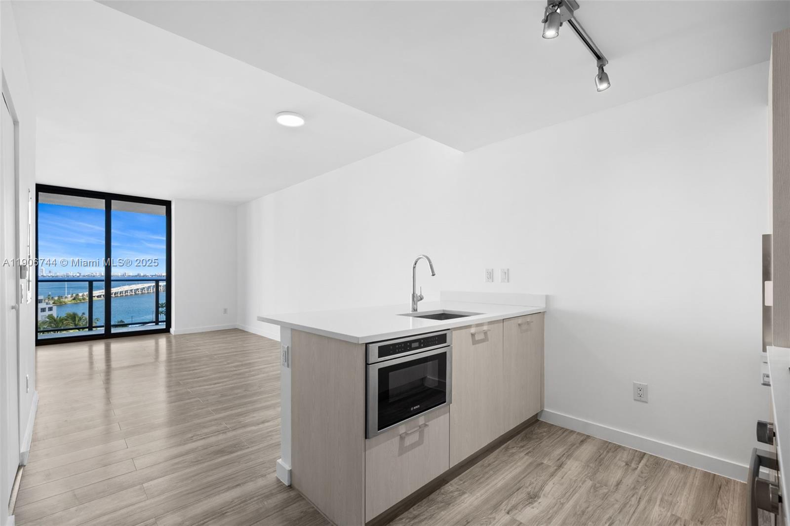 501 NE 31st St #1402