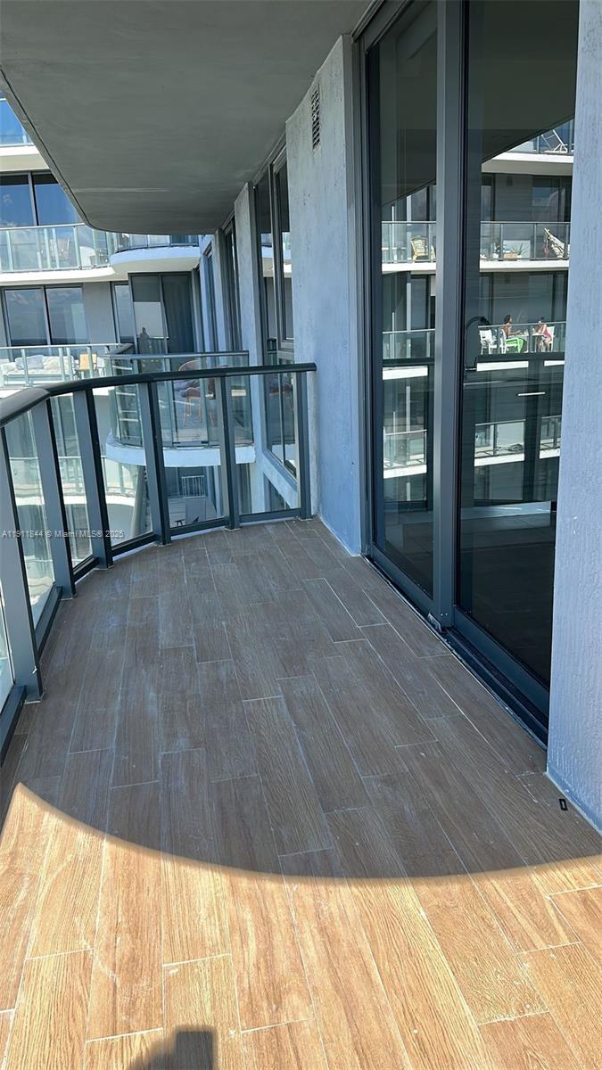 121 NE 34th St #2816