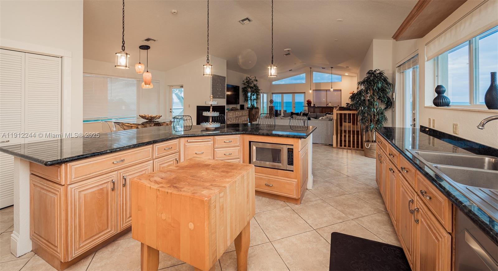 302 Balboa St Hollywood, FL 33019