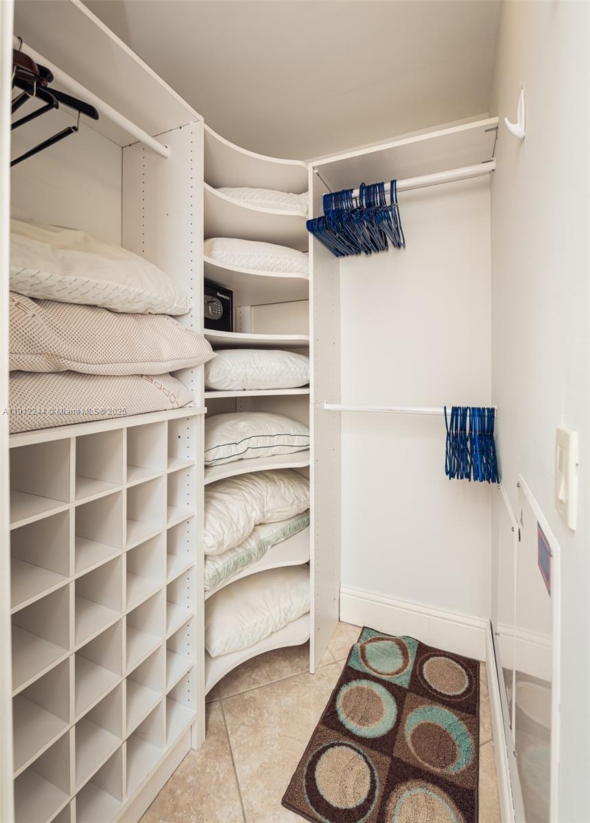 302 Balboa St Hollywood, FL 33019