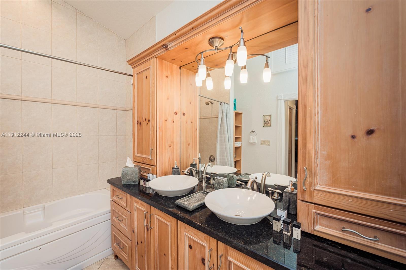 302 Balboa St Hollywood, FL 33019