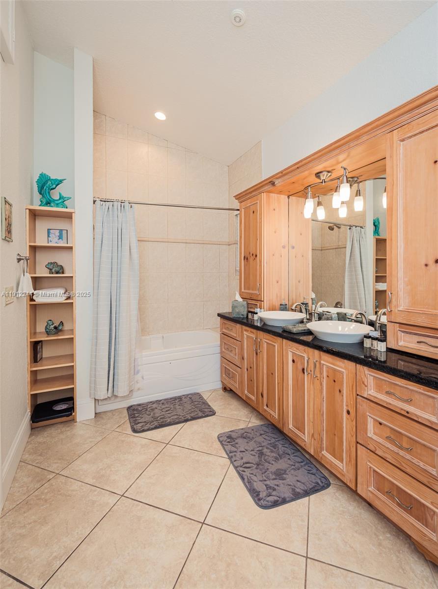 302 Balboa St Hollywood, FL 33019