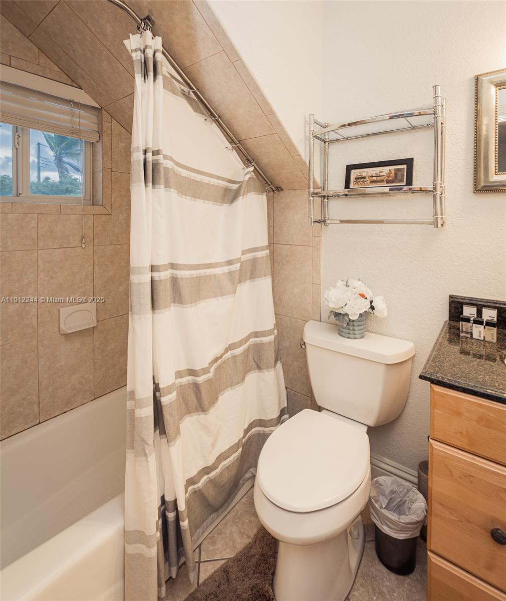 302 Balboa St Hollywood, FL 33019