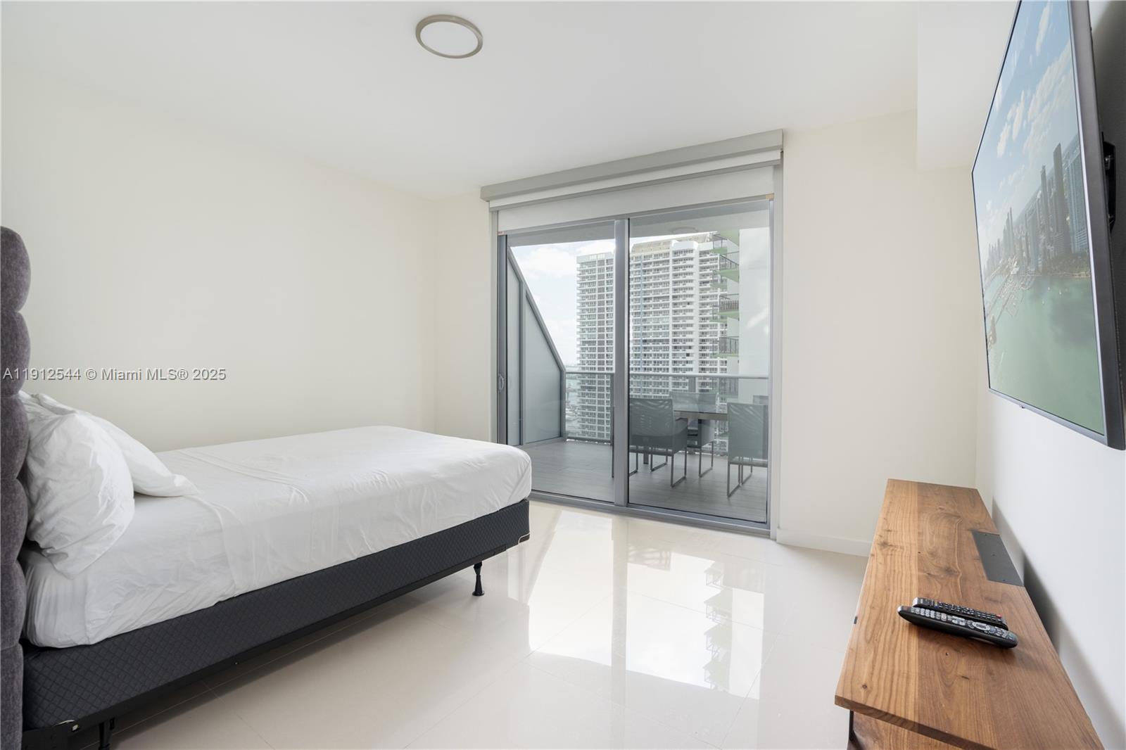 image Aria On The Bay Condo12