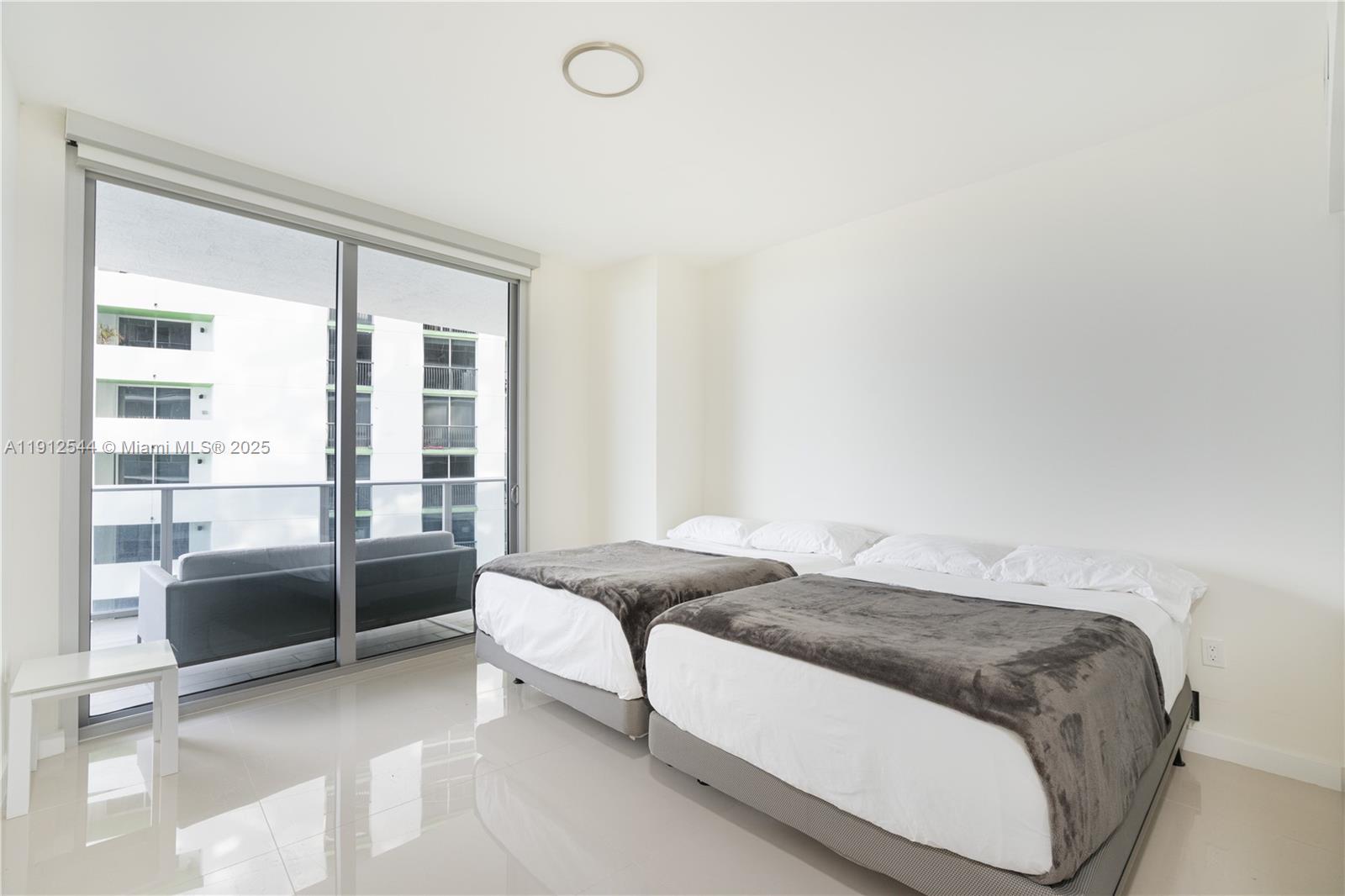 image Aria On The Bay Condo15