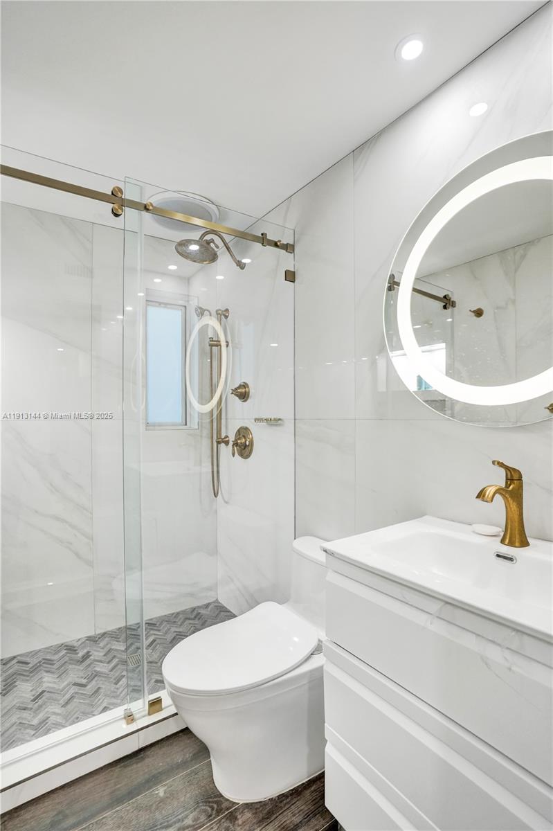 2421 NE 7th Pl Fort Lauderdale, FL 33304