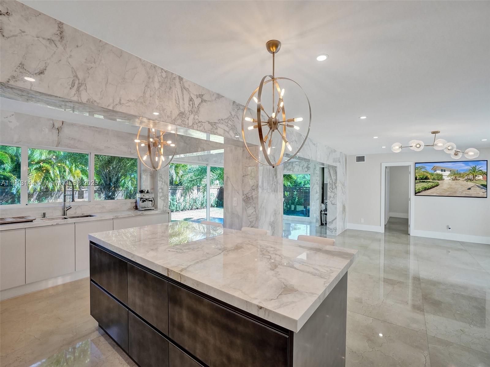 2421 NE 7th Pl Fort Lauderdale, FL 33304