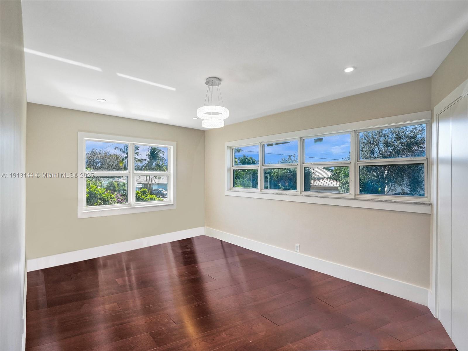 2421 NE 7th Pl Fort Lauderdale, FL 33304