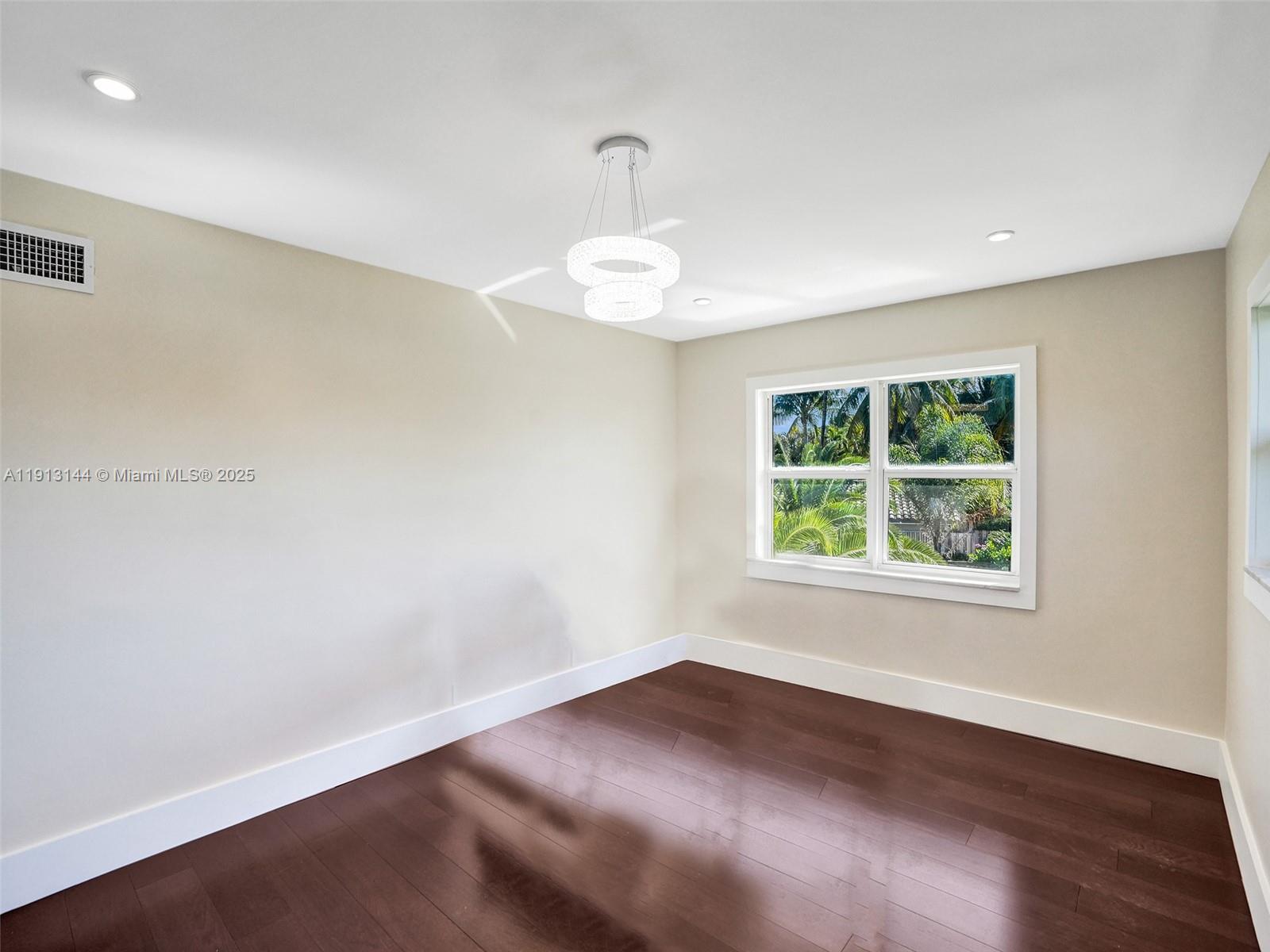 2421 NE 7th Pl Fort Lauderdale, FL 33304