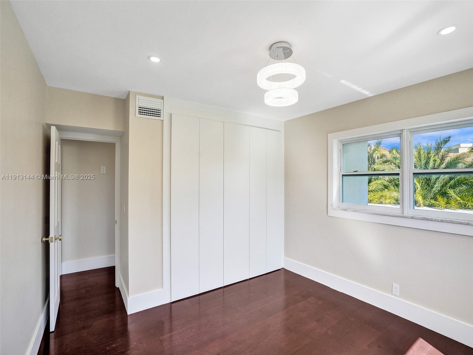 2421 NE 7th Pl Fort Lauderdale, FL 33304