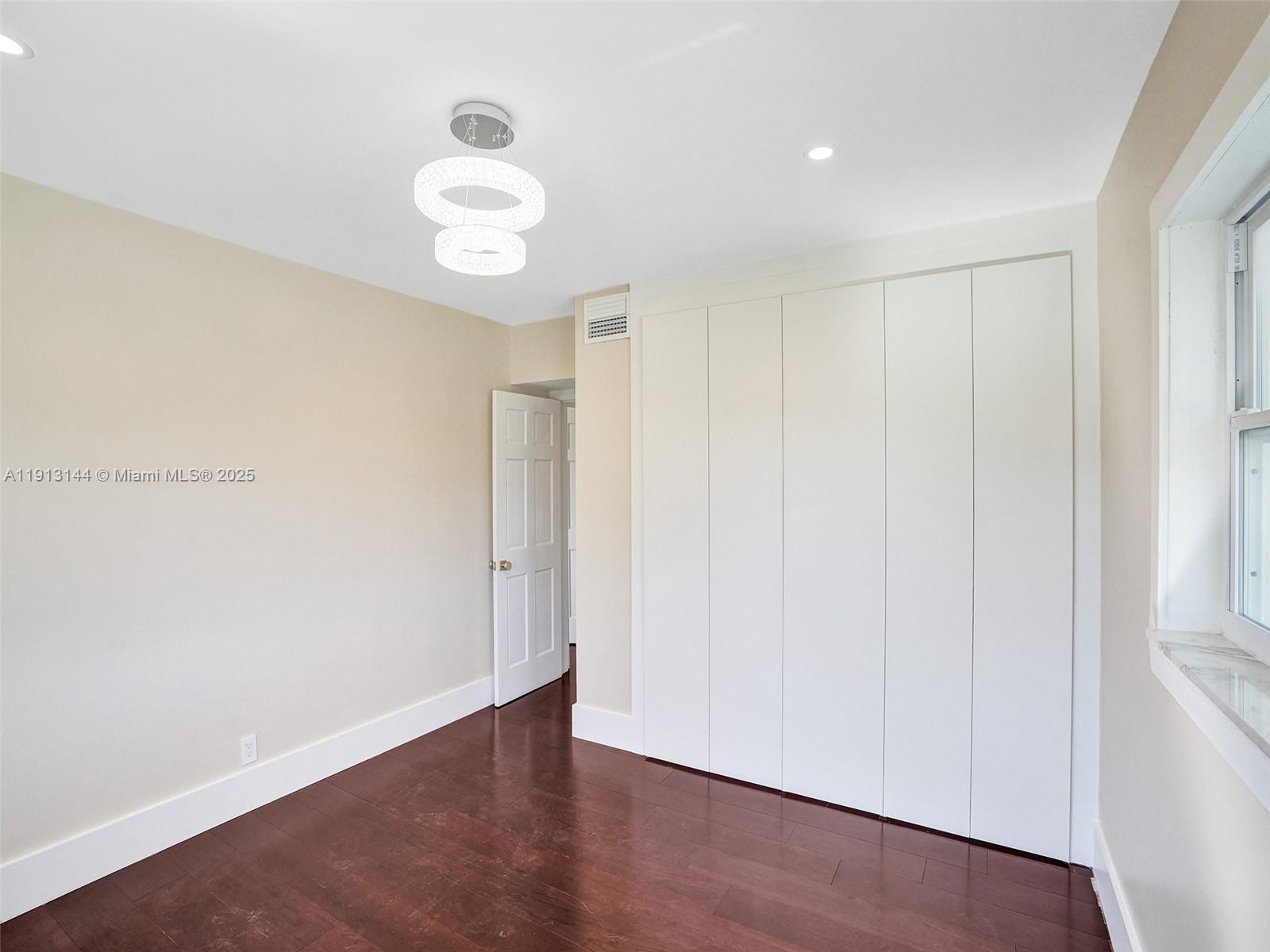 2421 NE 7th Pl Fort Lauderdale, FL 33304