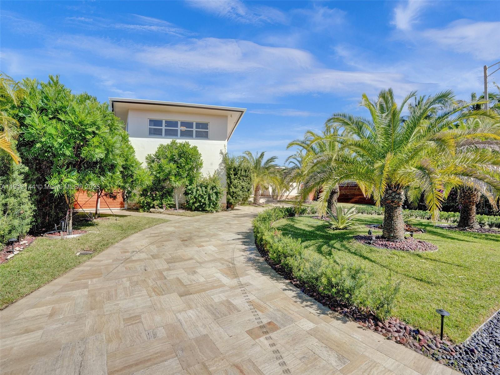 2421 NE 7th Pl Fort Lauderdale, FL 33304