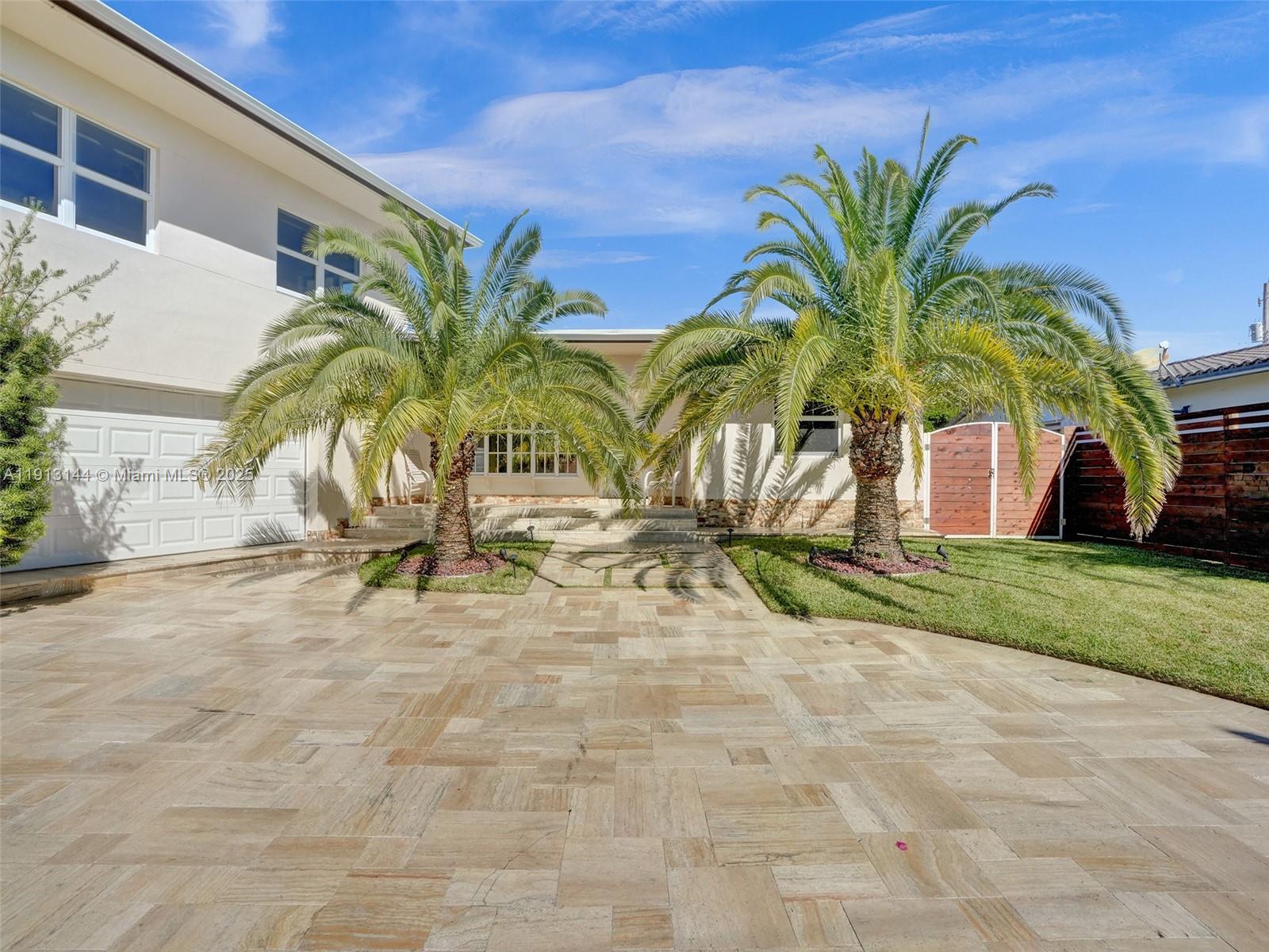 2421 NE 7th Pl Fort Lauderdale, FL 33304