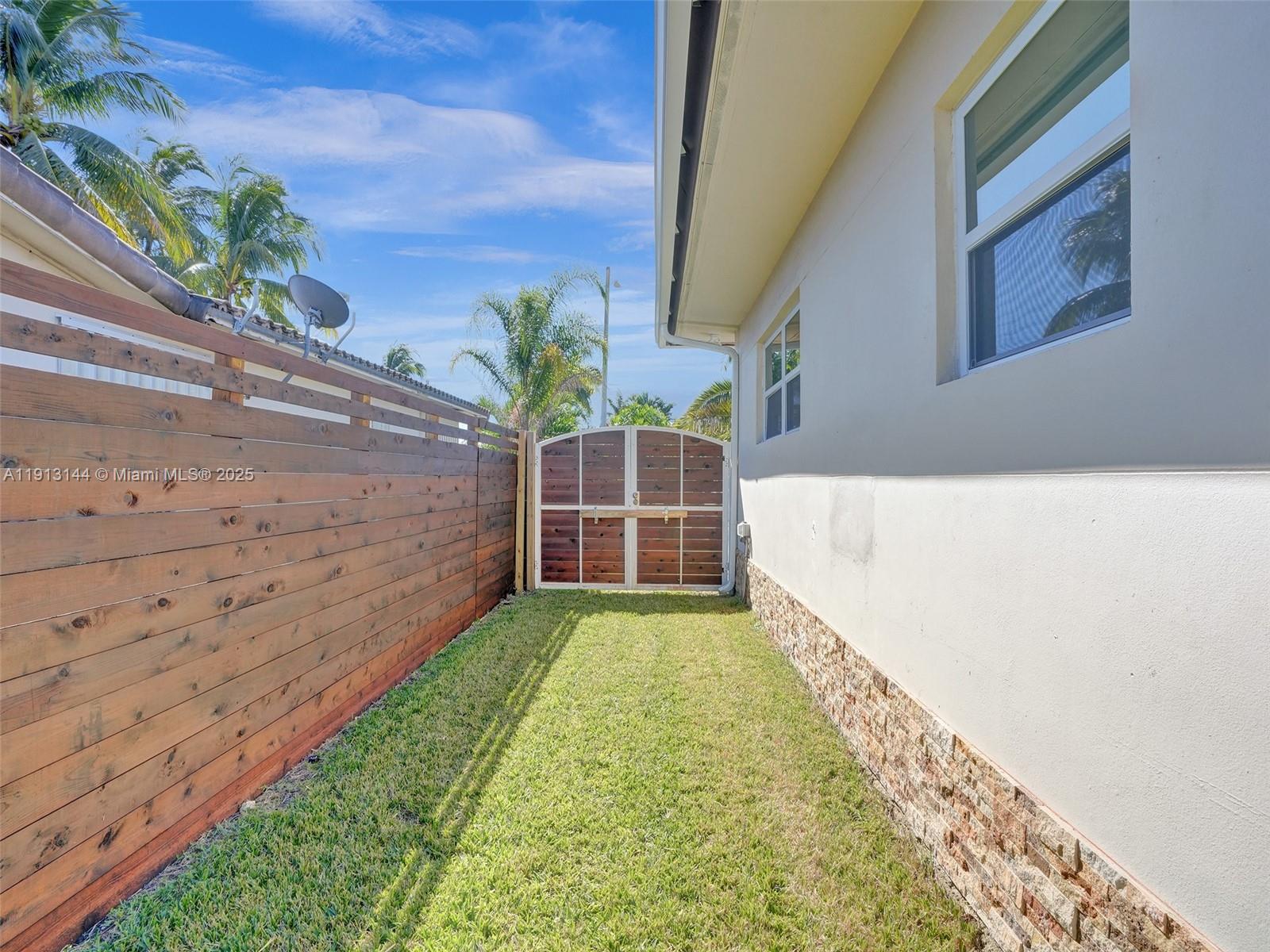 2421 NE 7th Pl Fort Lauderdale, FL 33304