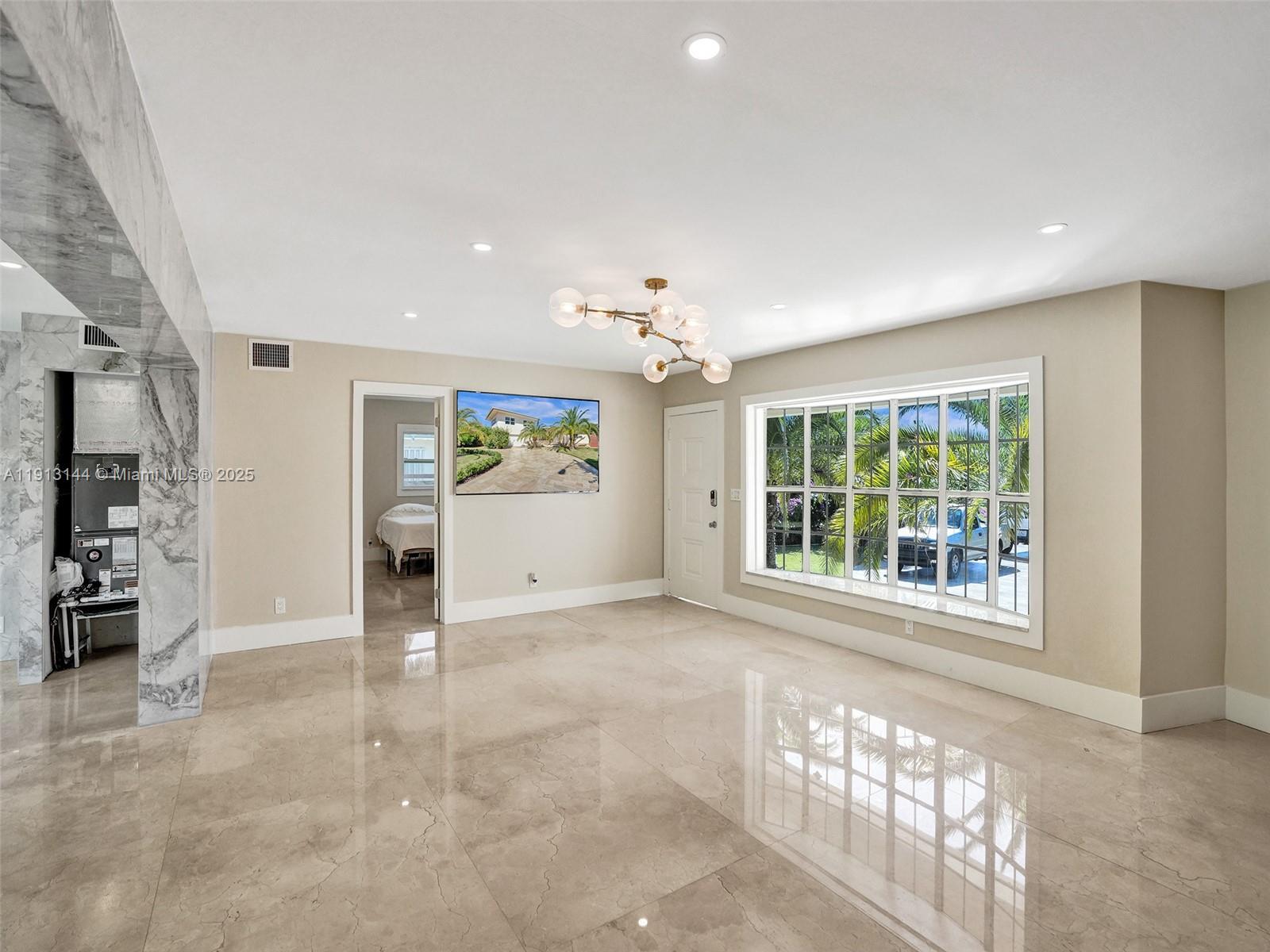 2421 NE 7th Pl Fort Lauderdale, FL 33304