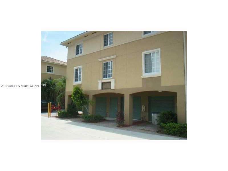 2945 NE 185th St #1403