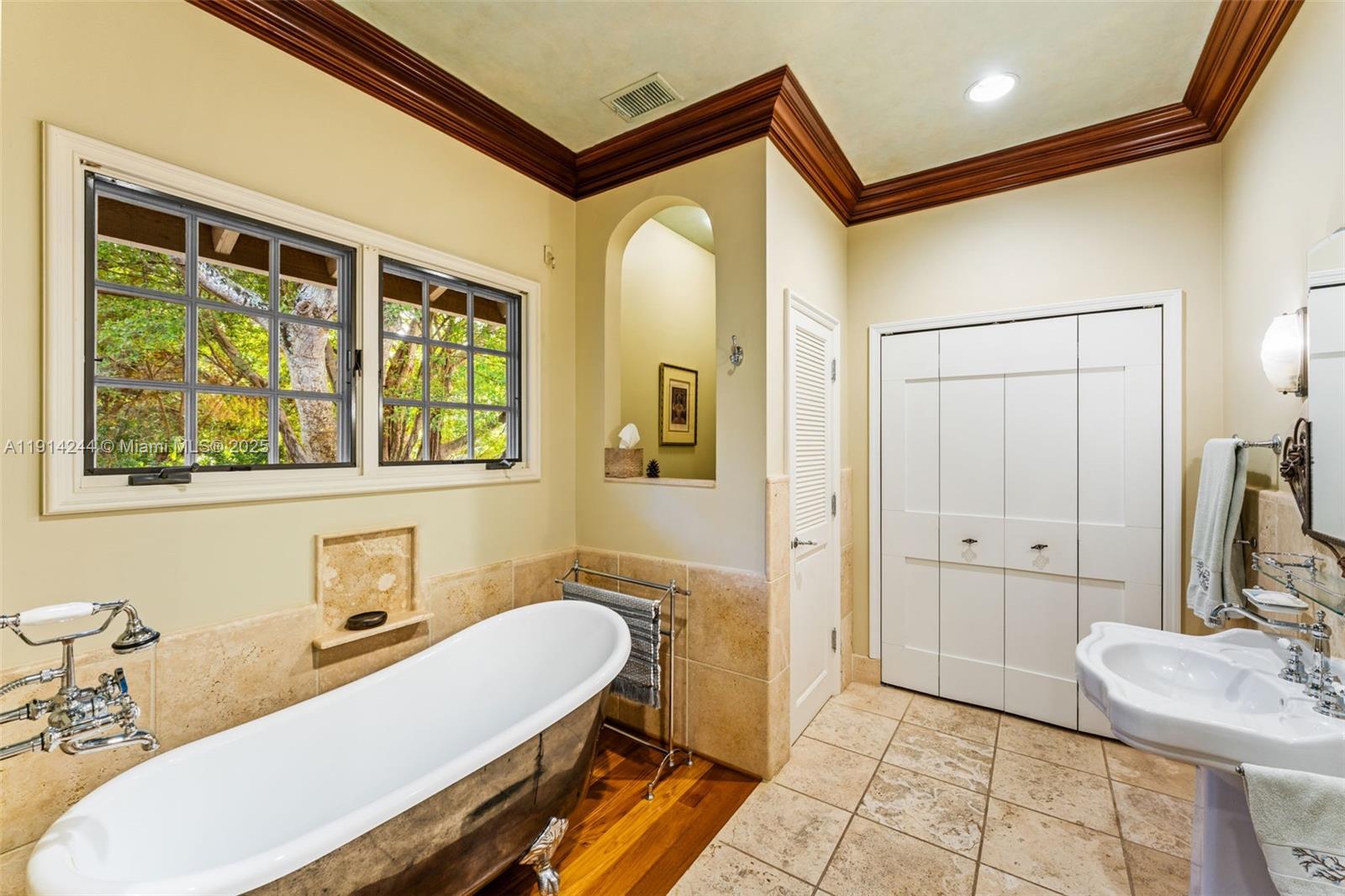 3506 Banyan Cir Miami, FL 33133