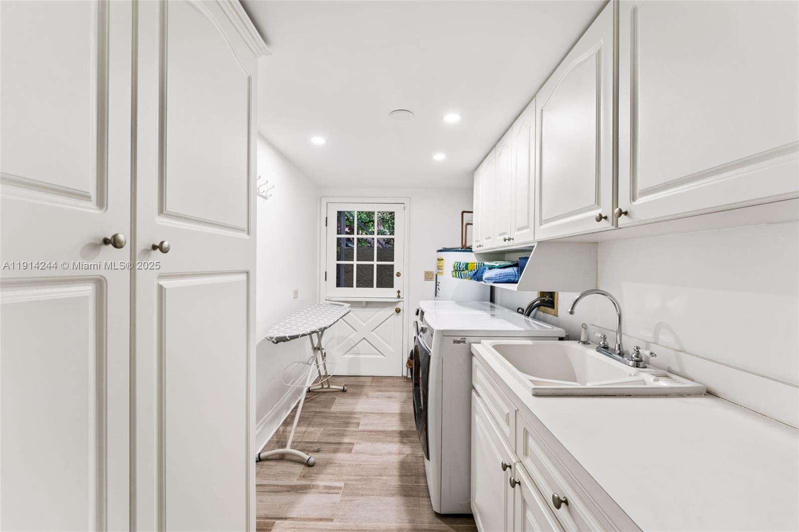 3506 Banyan Cir Miami, FL 33133