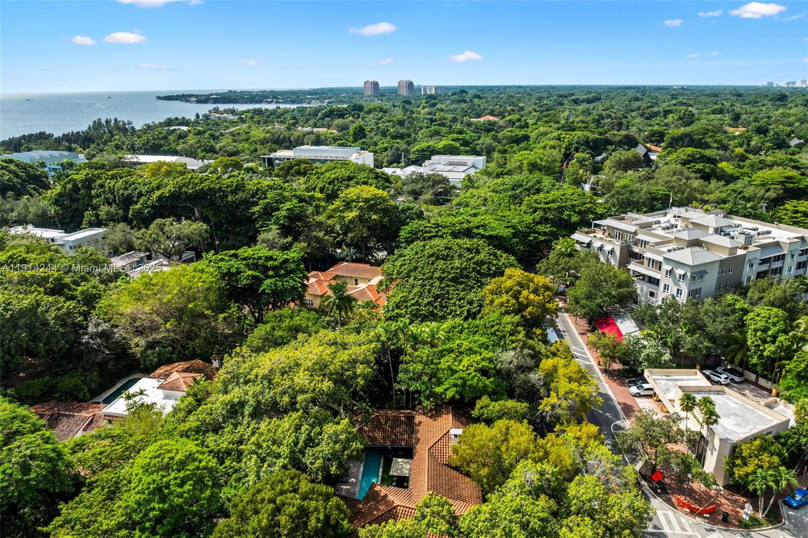 3506 Banyan Cir Miami, FL 33133