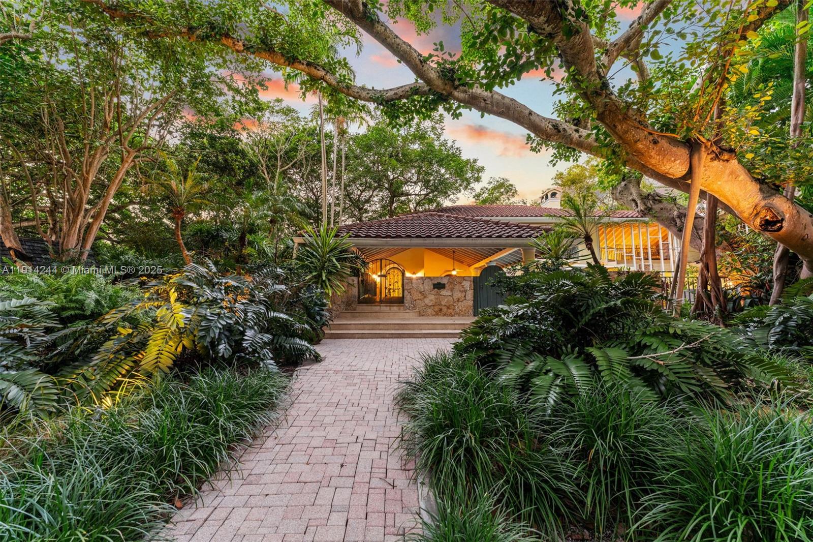 3506 Banyan Cir Miami, FL 33133