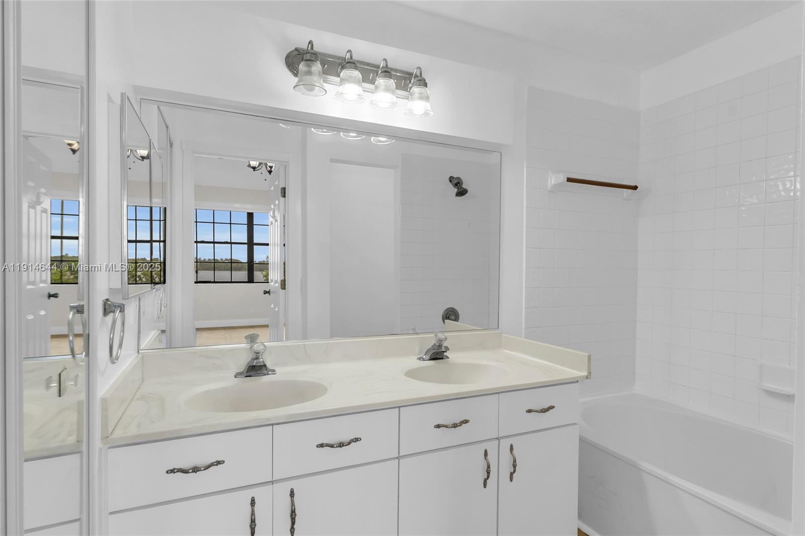 15563 N Miami Lakeway N Miami Lakes, FL 33014