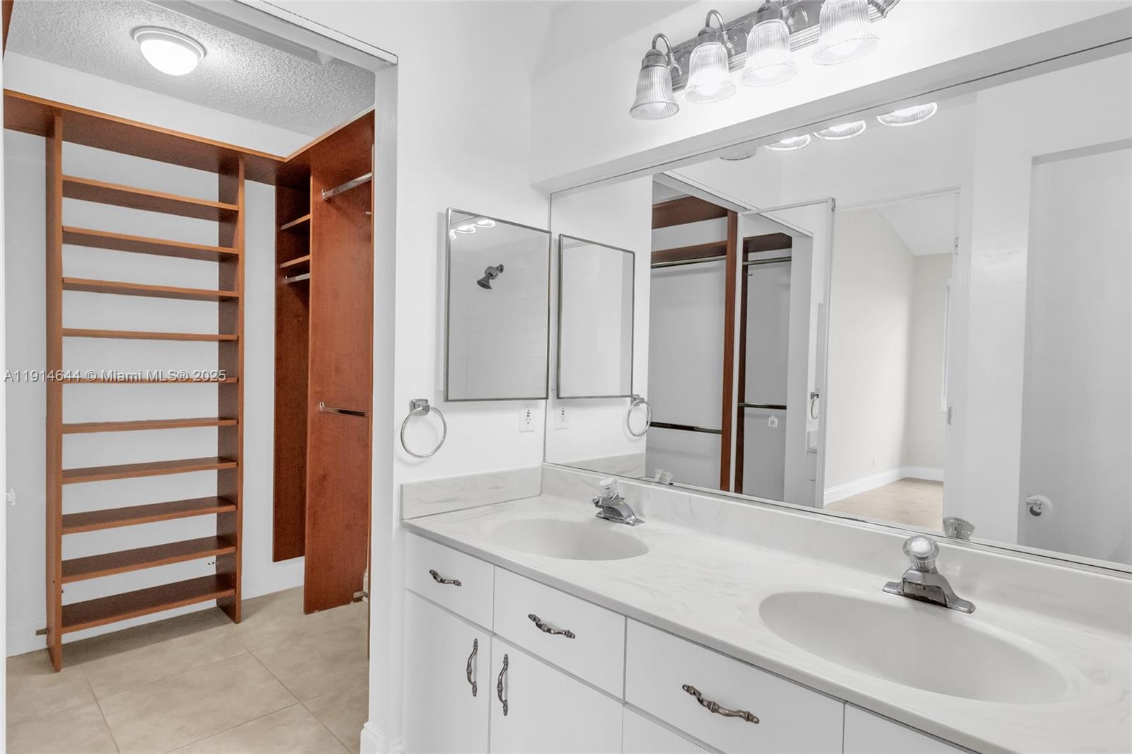 15563 N Miami Lakeway N Miami Lakes, FL 33014