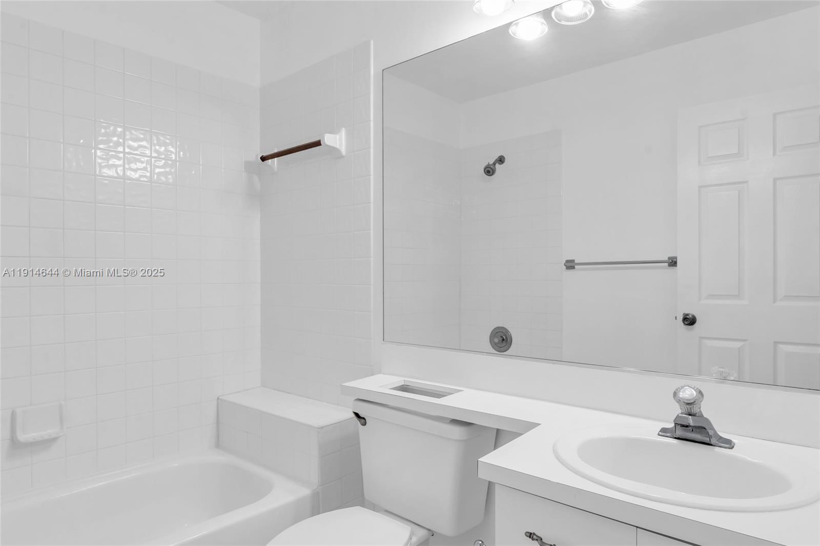 15563 N Miami Lakeway N Miami Lakes, FL 33014