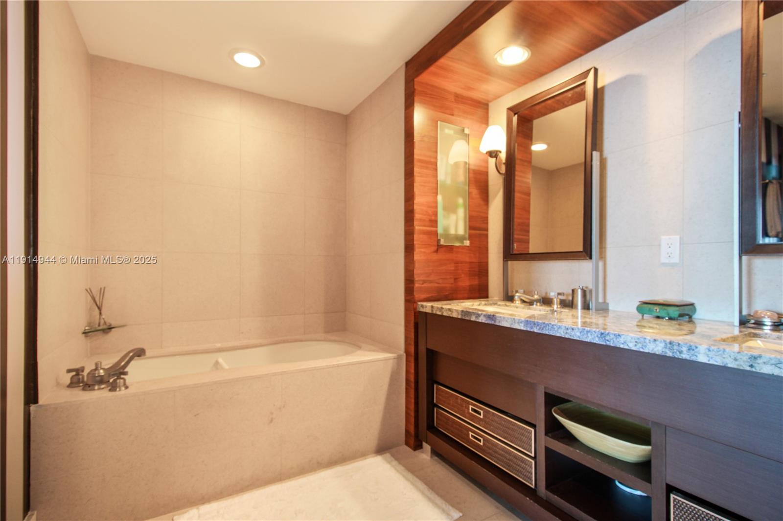 image Carillon Beach Cond25