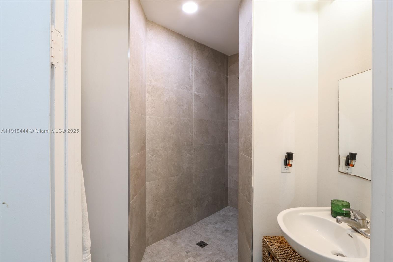 image Edgewater Lofts13