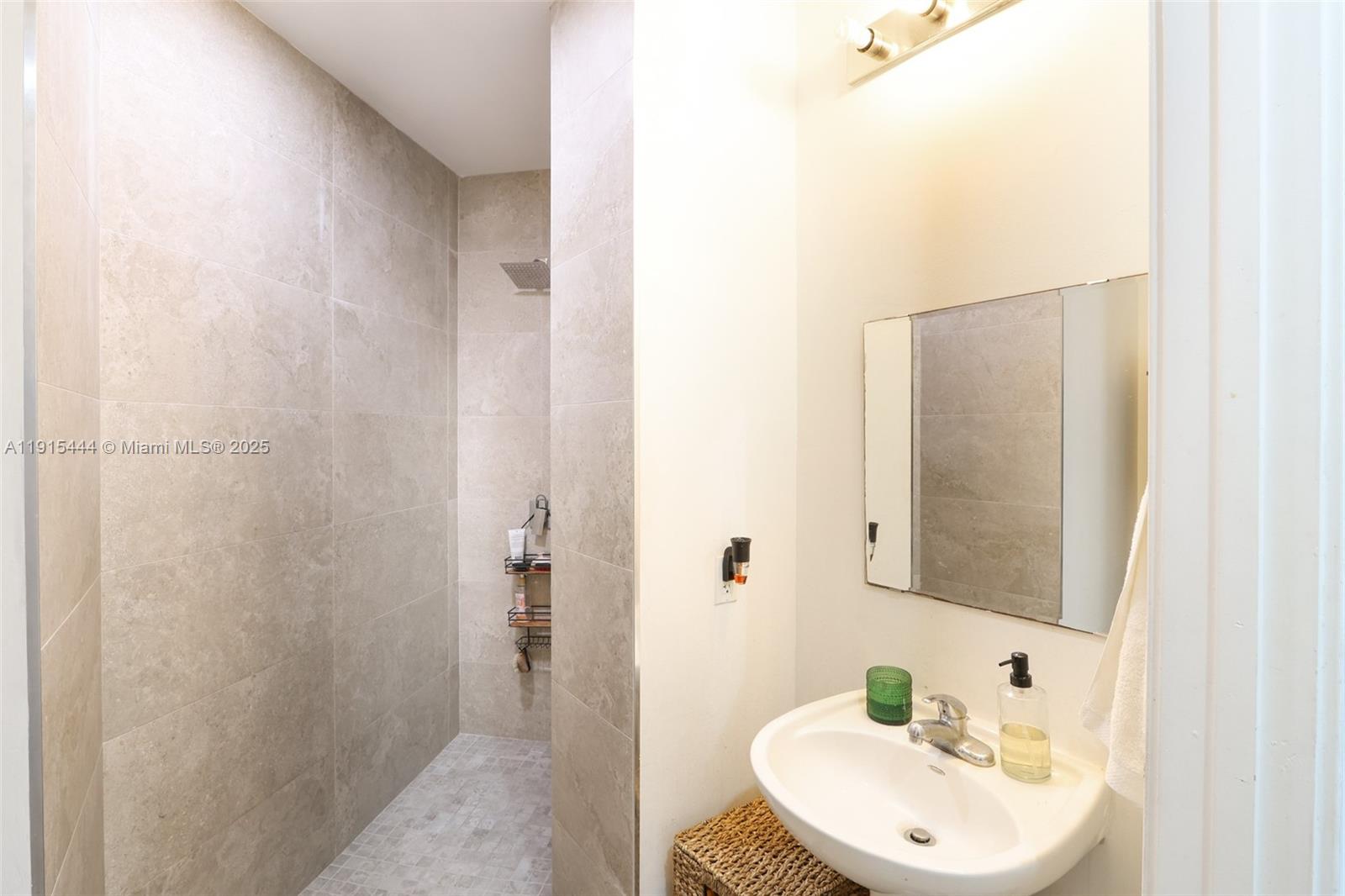 image Edgewater Lofts15