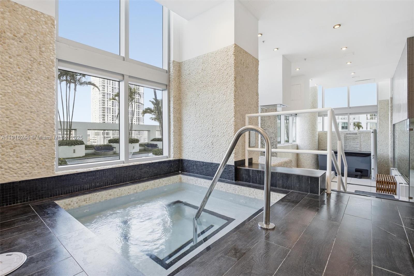 image Mint Condomimium38