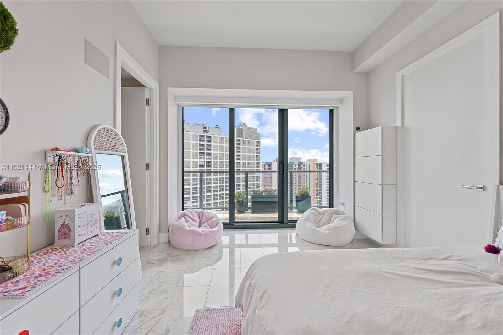 1451 Brickell Ave #2802 Miami, FL 33131