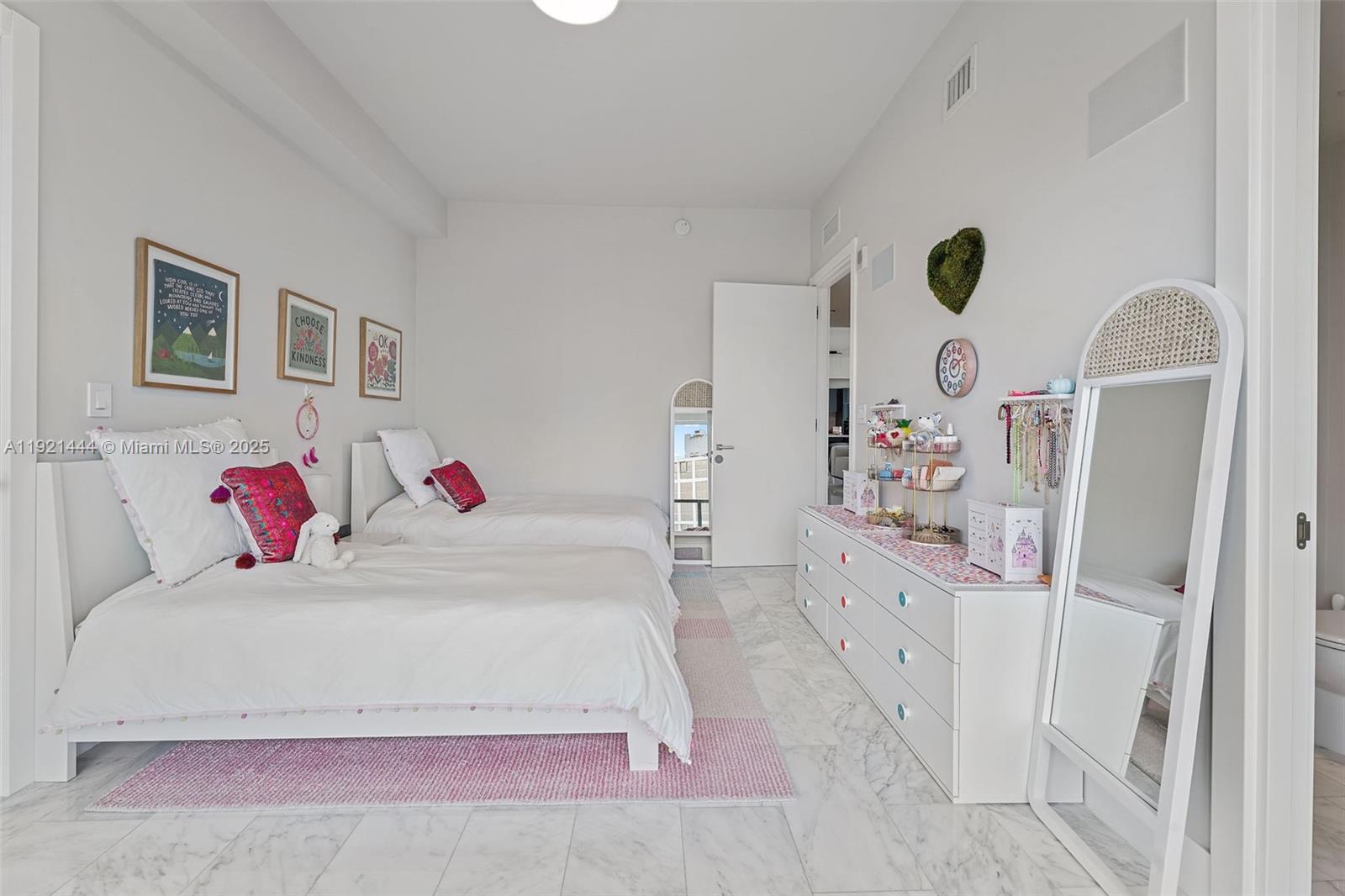 1451 Brickell Ave #2802 Miami, FL 33131