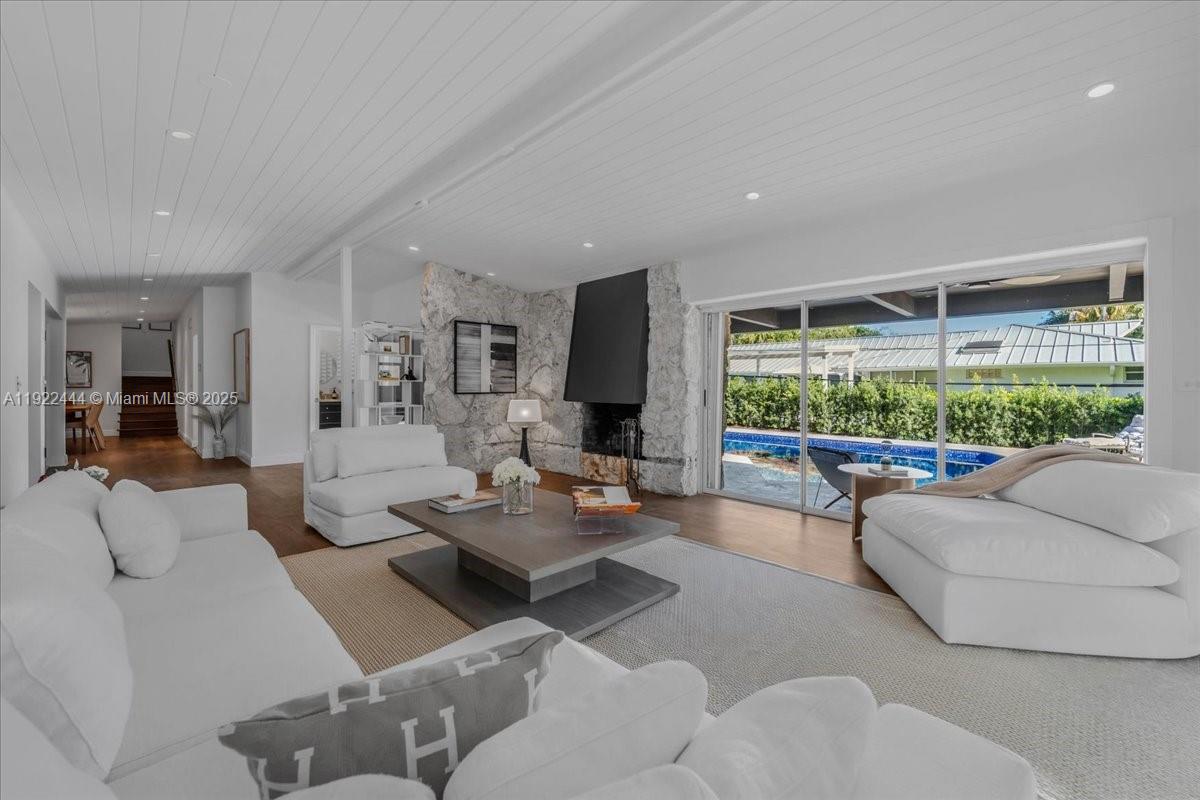 669 S Mashta Dr Key Biscayne, FL 33149