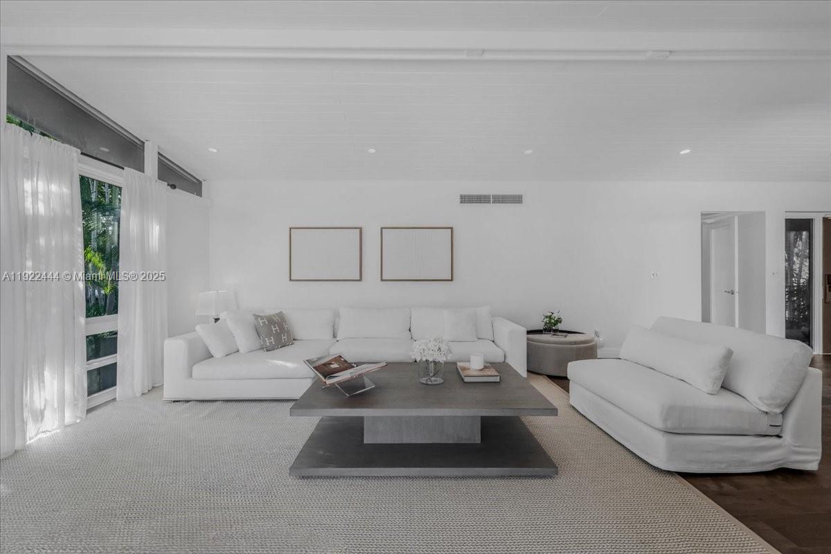 669 S Mashta Dr Key Biscayne, FL 33149