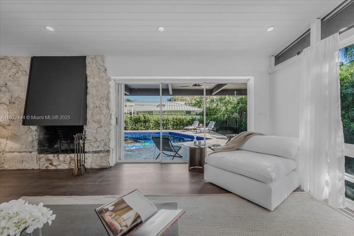 669 S Mashta Dr Key Biscayne, FL 33149