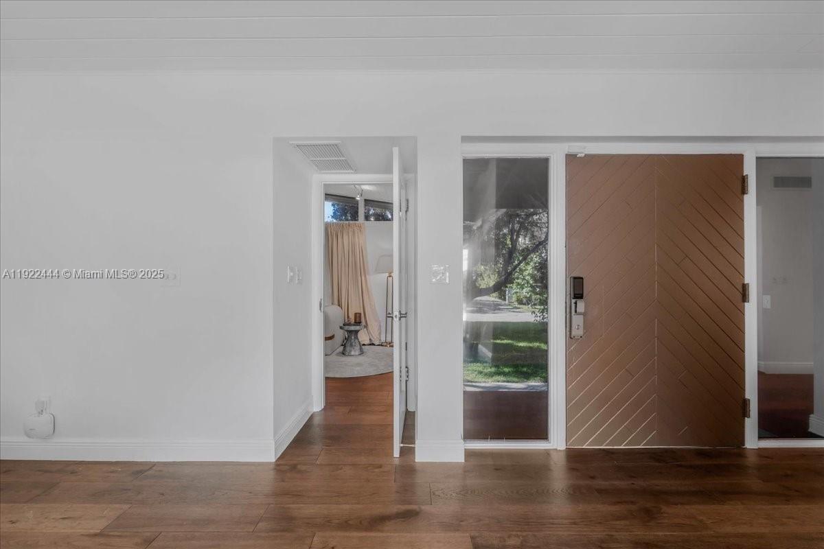 669 S Mashta Dr Key Biscayne, FL 33149