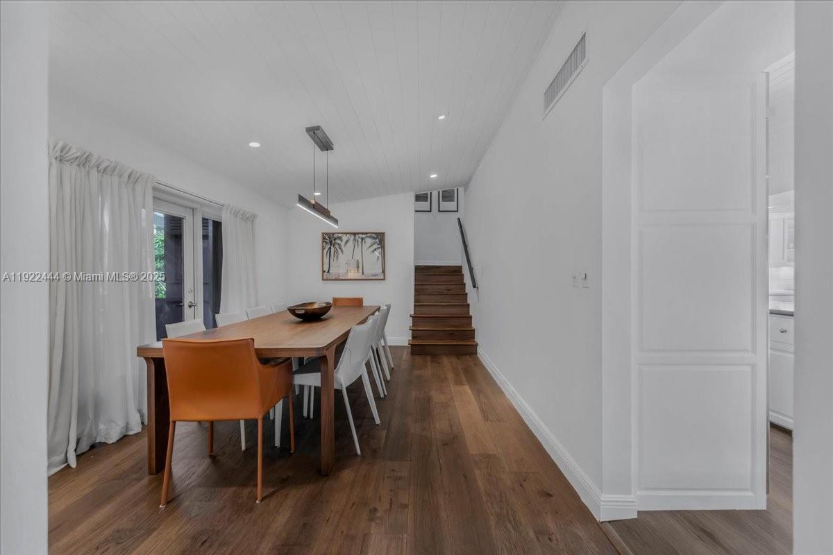 669 S Mashta Dr Key Biscayne, FL 33149