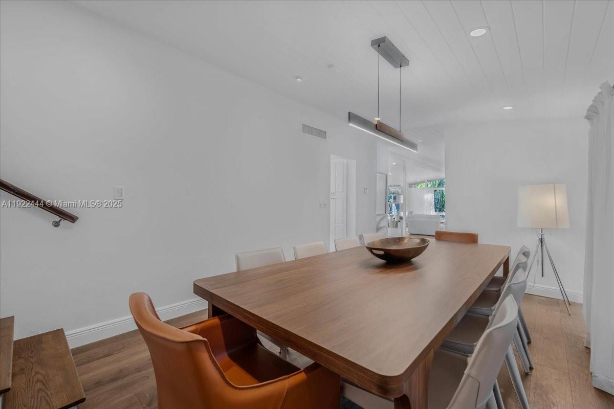 669 S Mashta Dr Key Biscayne, FL 33149