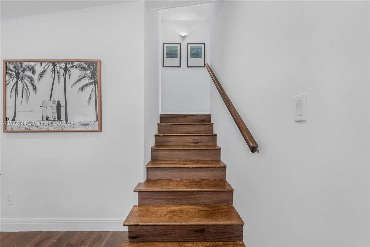 669 S Mashta Dr Key Biscayne, FL 33149