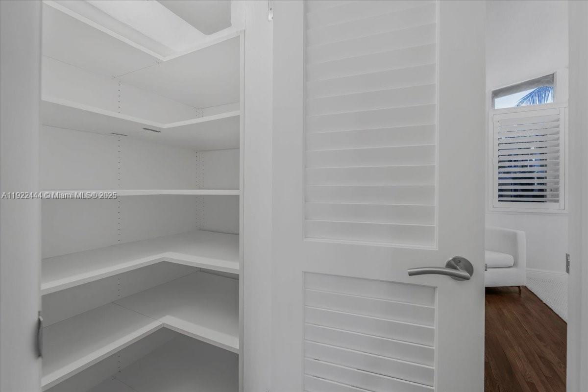 669 S Mashta Dr Key Biscayne, FL 33149