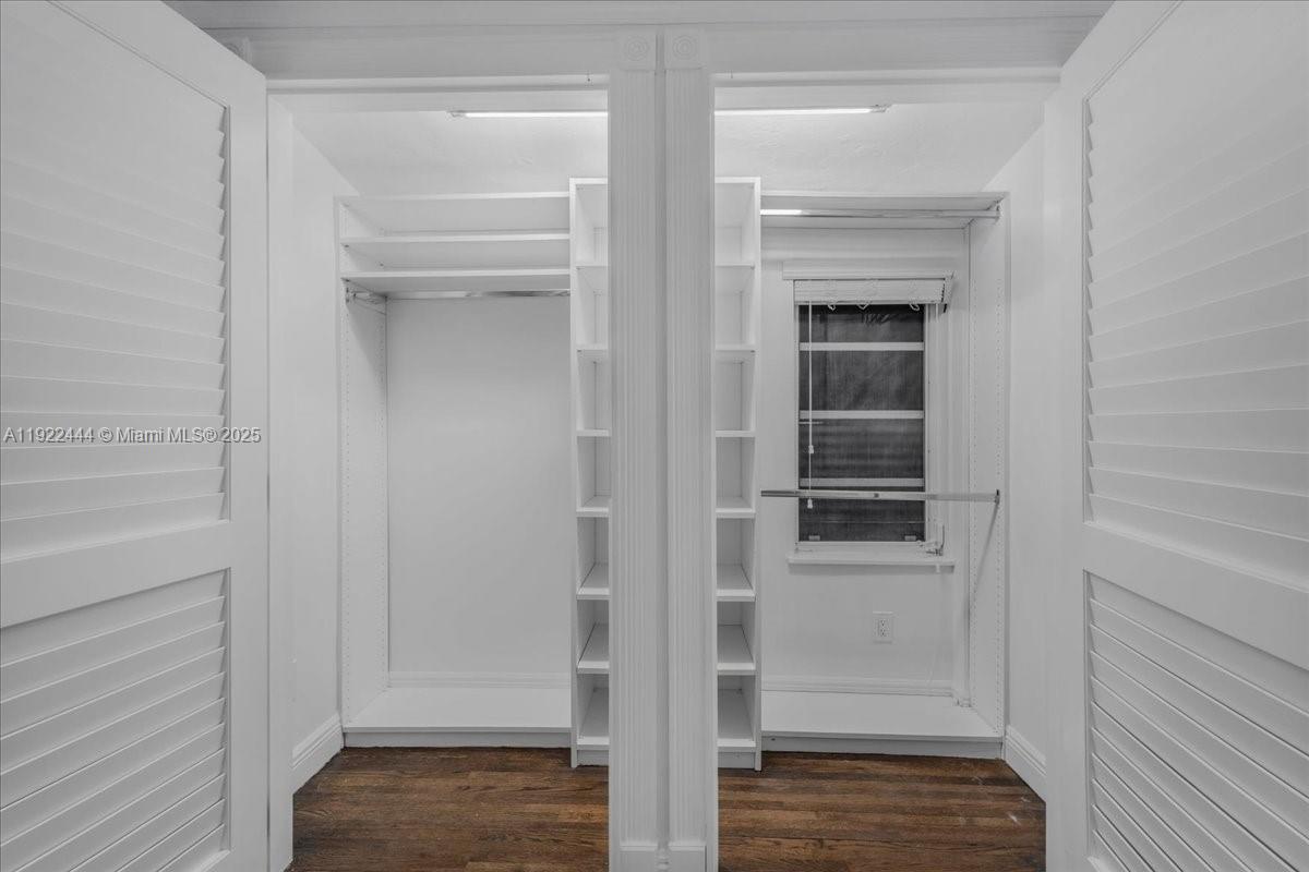 669 S Mashta Dr Key Biscayne, FL 33149