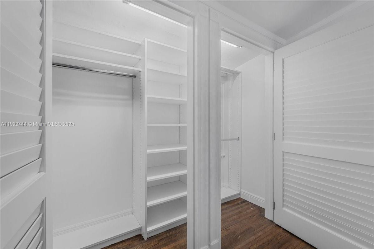 669 S Mashta Dr Key Biscayne, FL 33149