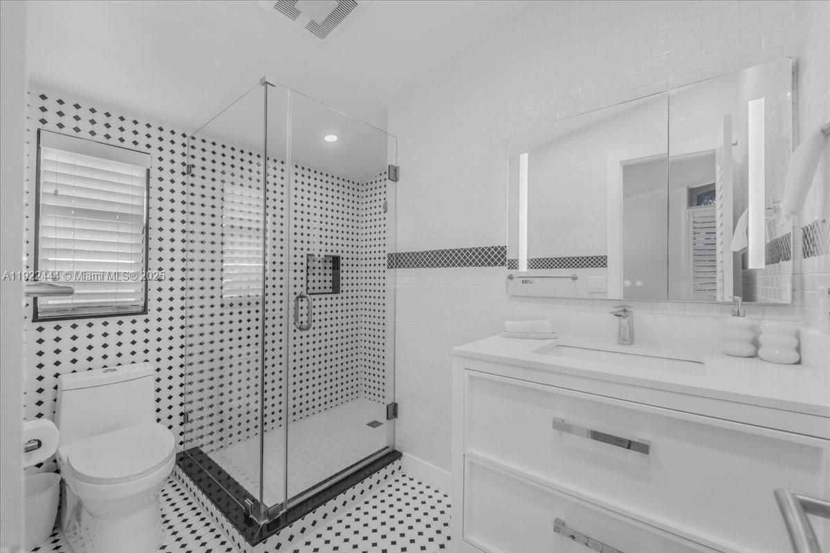 669 S Mashta Dr Key Biscayne, FL 33149