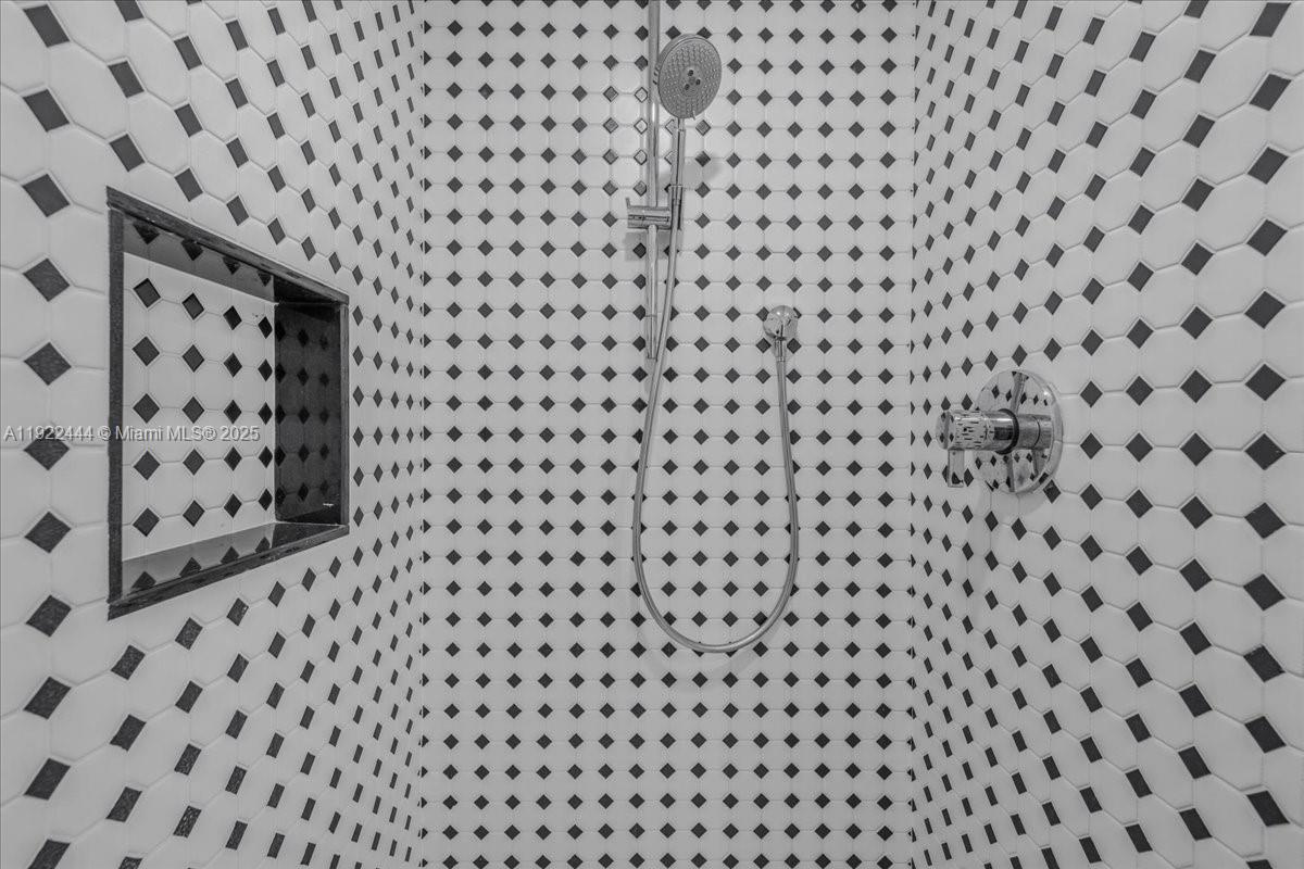 669 S Mashta Dr Key Biscayne, FL 33149