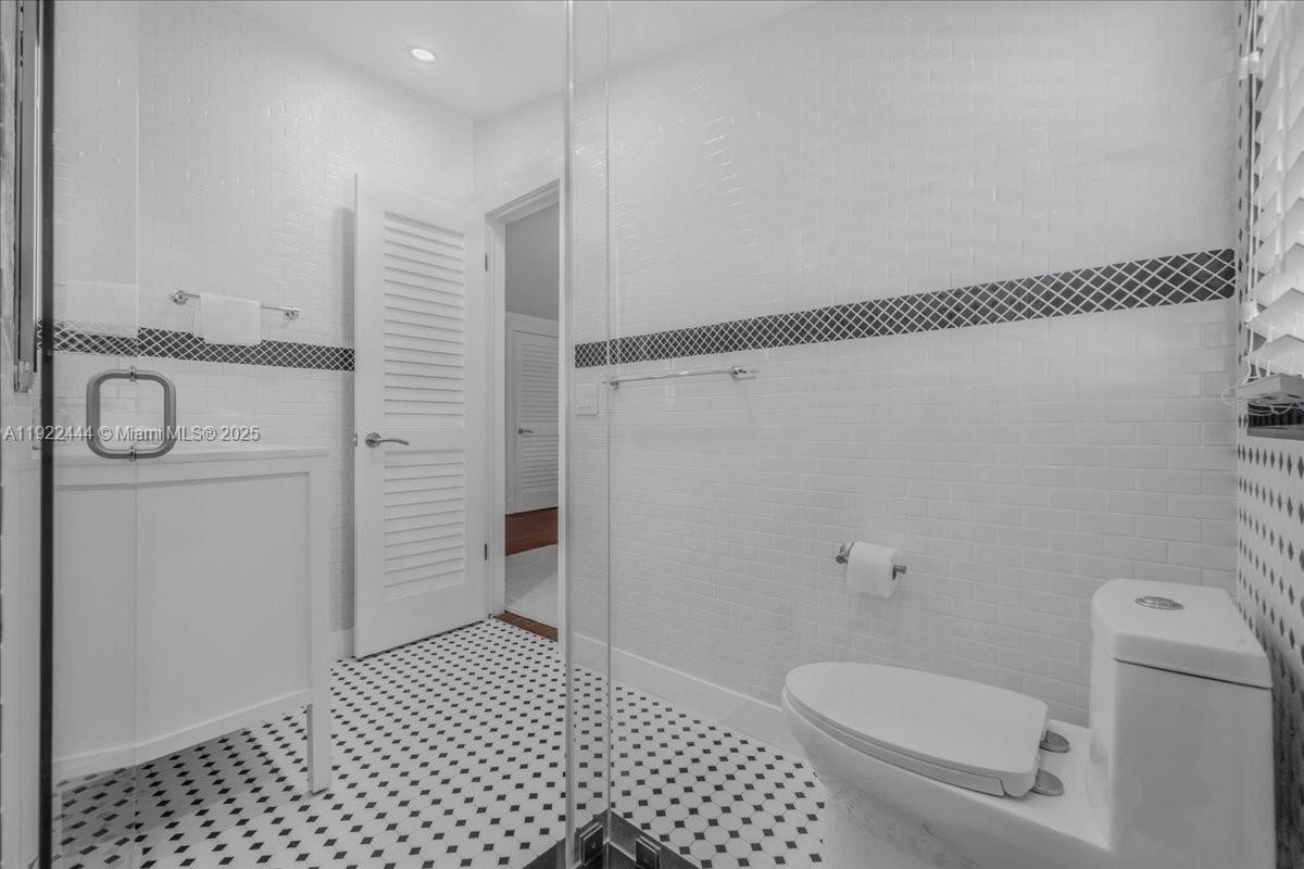 669 S Mashta Dr Key Biscayne, FL 33149