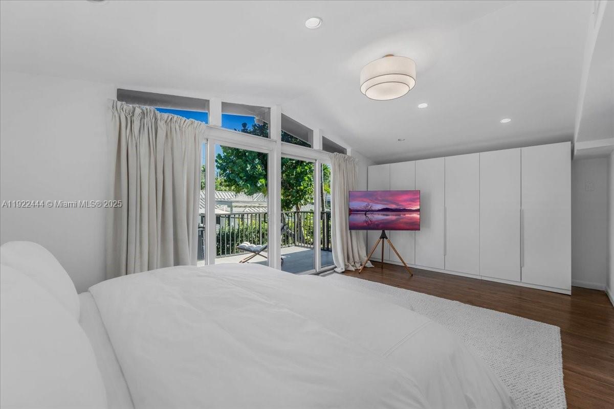 669 S Mashta Dr Key Biscayne, FL 33149